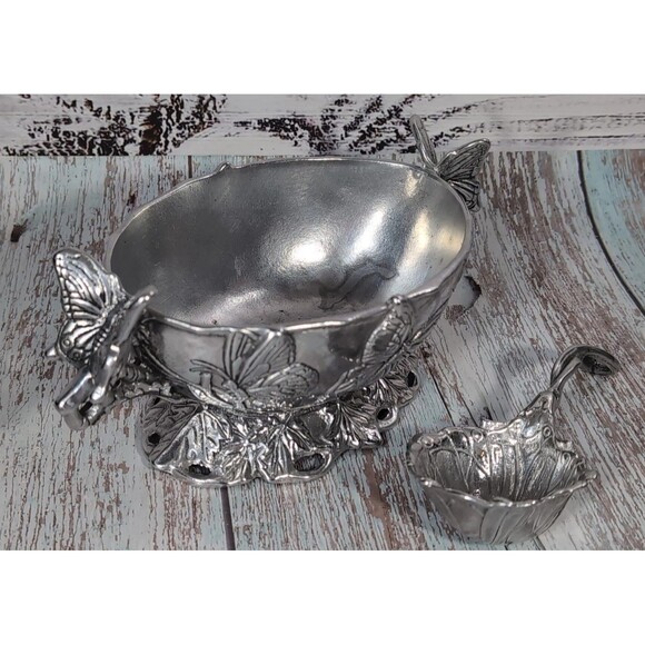 Arthur Court Gravy Boat with Ladle / Butterfly Motif  1999 - 10 in by 5 in - Picture 12 of 17